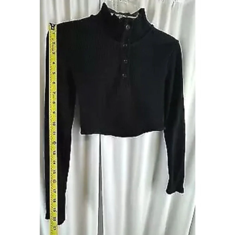 ZARA Black Ribbed Mock Neck Button Detail Cropped Long Sleeve Top Women M 68-48‎